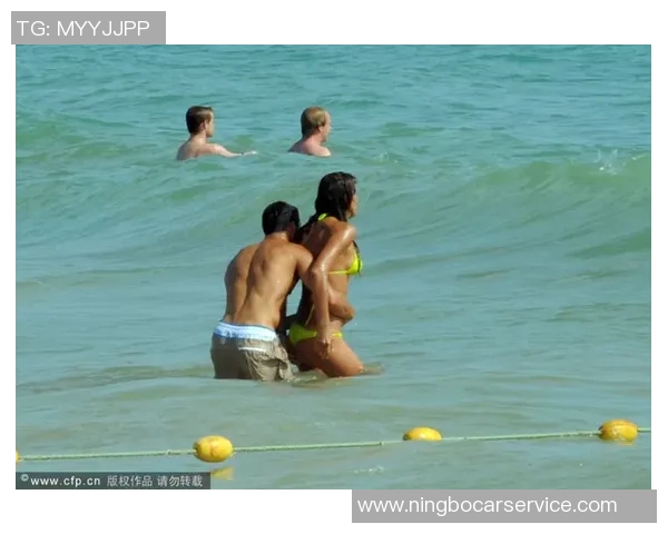 足球明星甜蜜瞬间接吻图片大汇总展现爱情与激情的完美结合 足球明星甜蜜瞬间接吻图片大汇总展现爱情与激情的完美结合